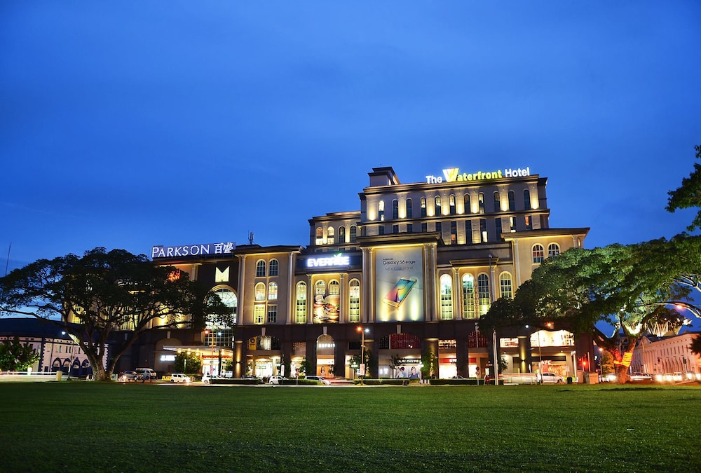 The Waterfront Hotel 5/65