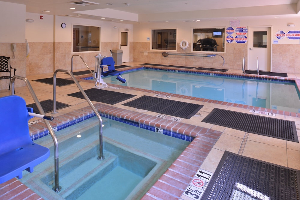Holiday Inn Express Hotel & Suites Lincoln-Roseville Area 39/71
