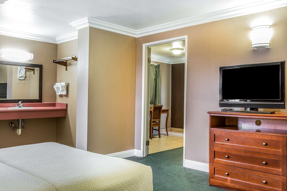 Rodeway Inn Ventura Midtown 26/48