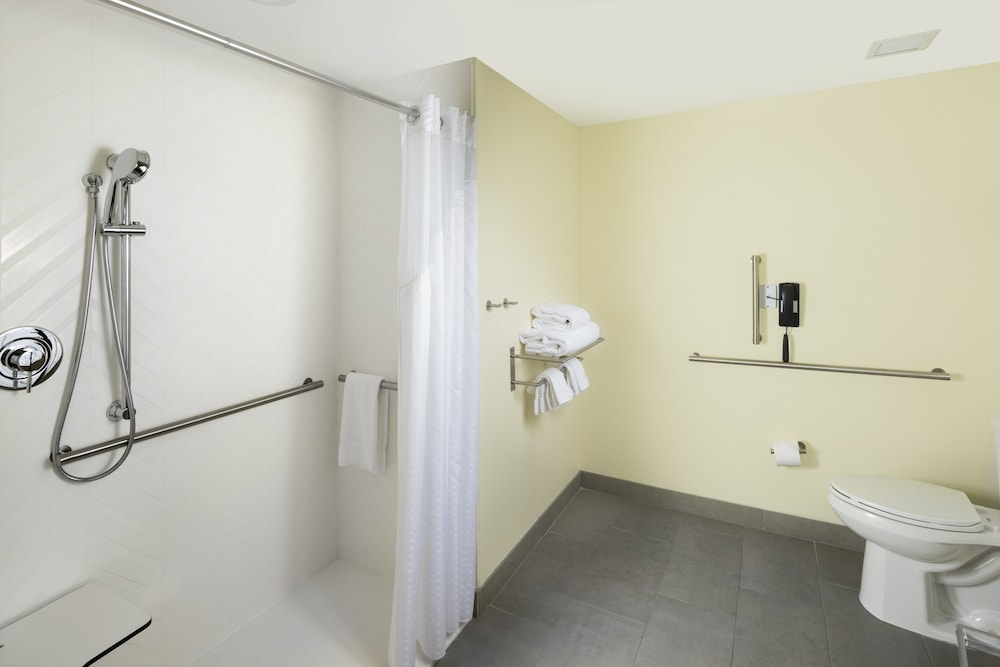 Holiday Inn & Suites Asheville-Biltmore Village Area 25/70
