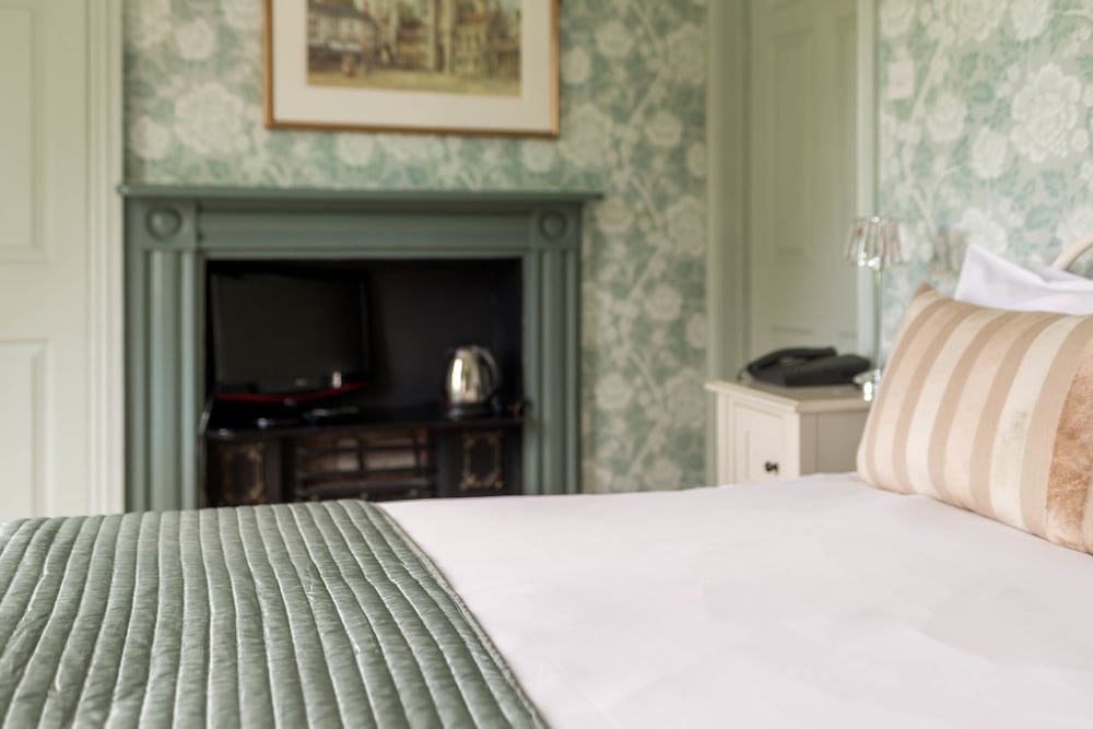 Ancient Gatehouse Hotel 20/50