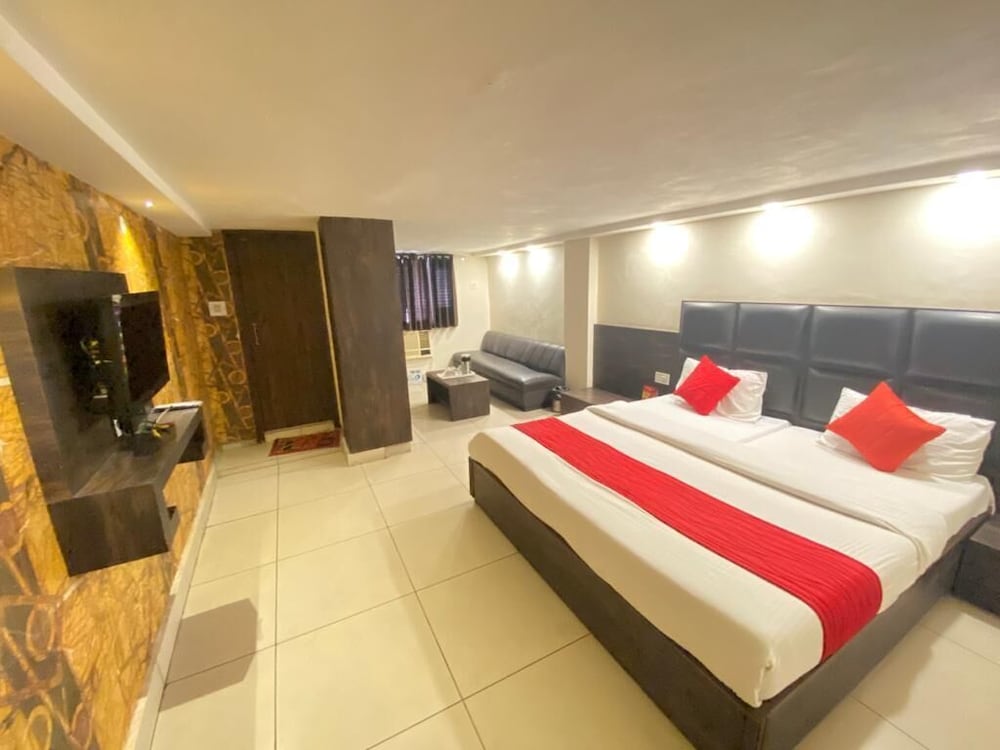 Super, Deluxe, Double Bed، Oyo Rooms Ludhiana Railway Station Clock Tower 2/4