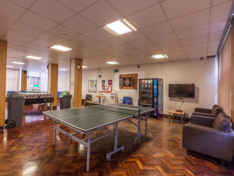 LSE Carr-Saunders Hall 19/32