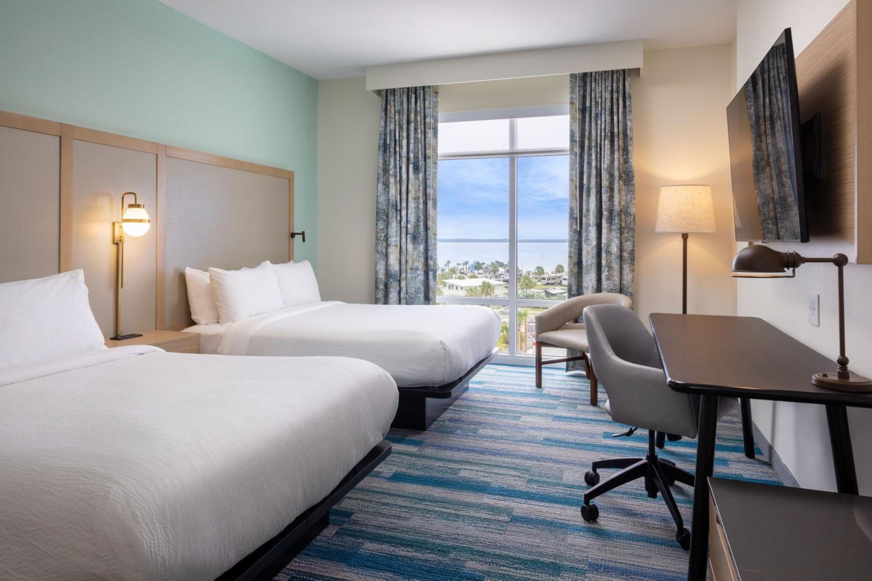 Guest Room, 2 Queen Beds, Inland View, Accessible
