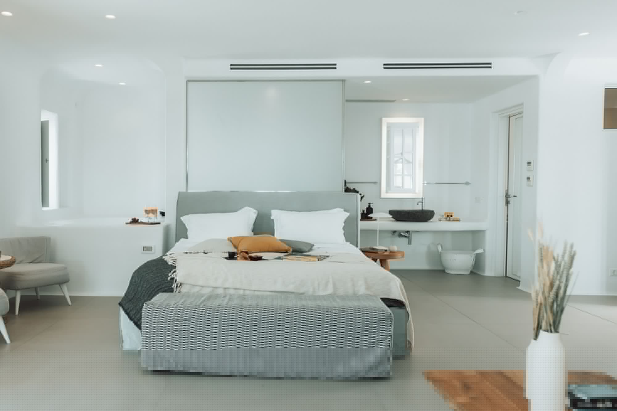 STUDIO, SUITE, KING BED, SOFA, JETTED TUB