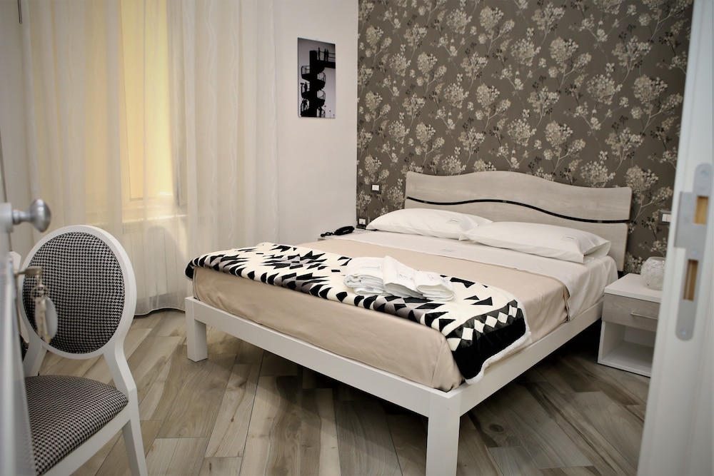 Hermes Rooms For Tourists 9/50