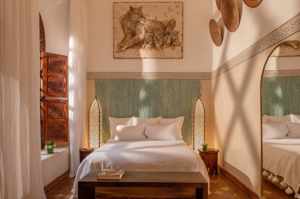DELUXE, DOUBLE BED