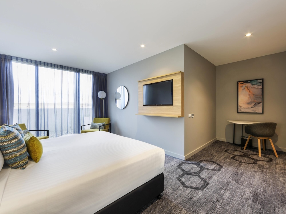 ROOM, KING BED, ACCESSIBLE
