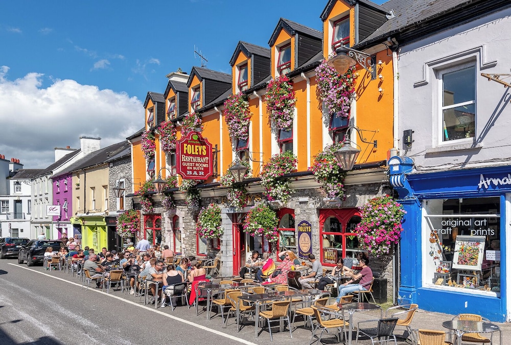 Foley's Guesthouse Hotel 32/43