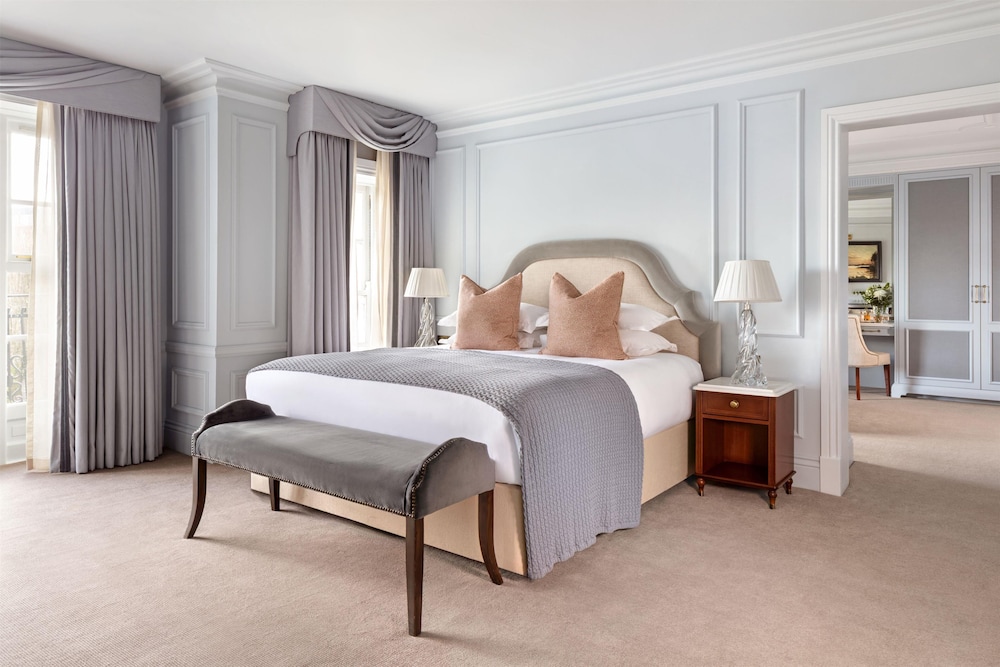 MASTER, SUITE