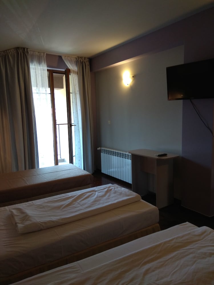 Roots Hotel And Wine Bar 29/70