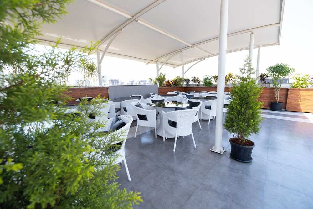 Monarch Guestline Magarpatta 29/32