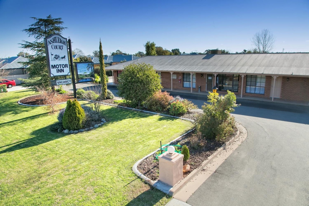 Ashleigh Court Motor Inn 41/53