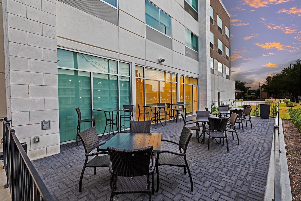Holiday Inn Express Suites Stafford Nw Sugar Land An Ihg Hotel 4/56