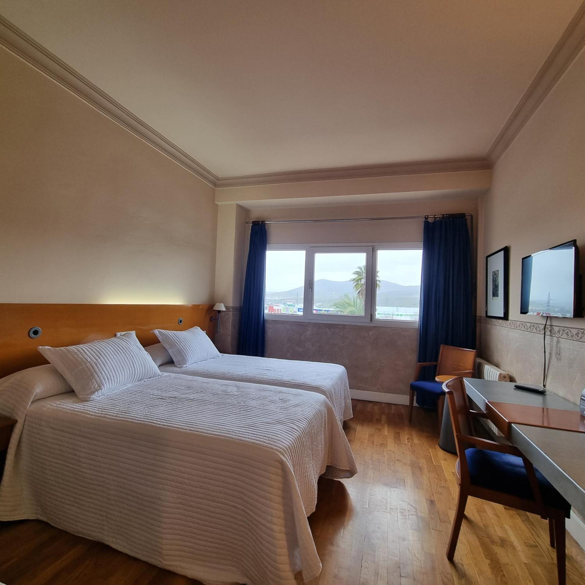 Hotel Azar 24/59