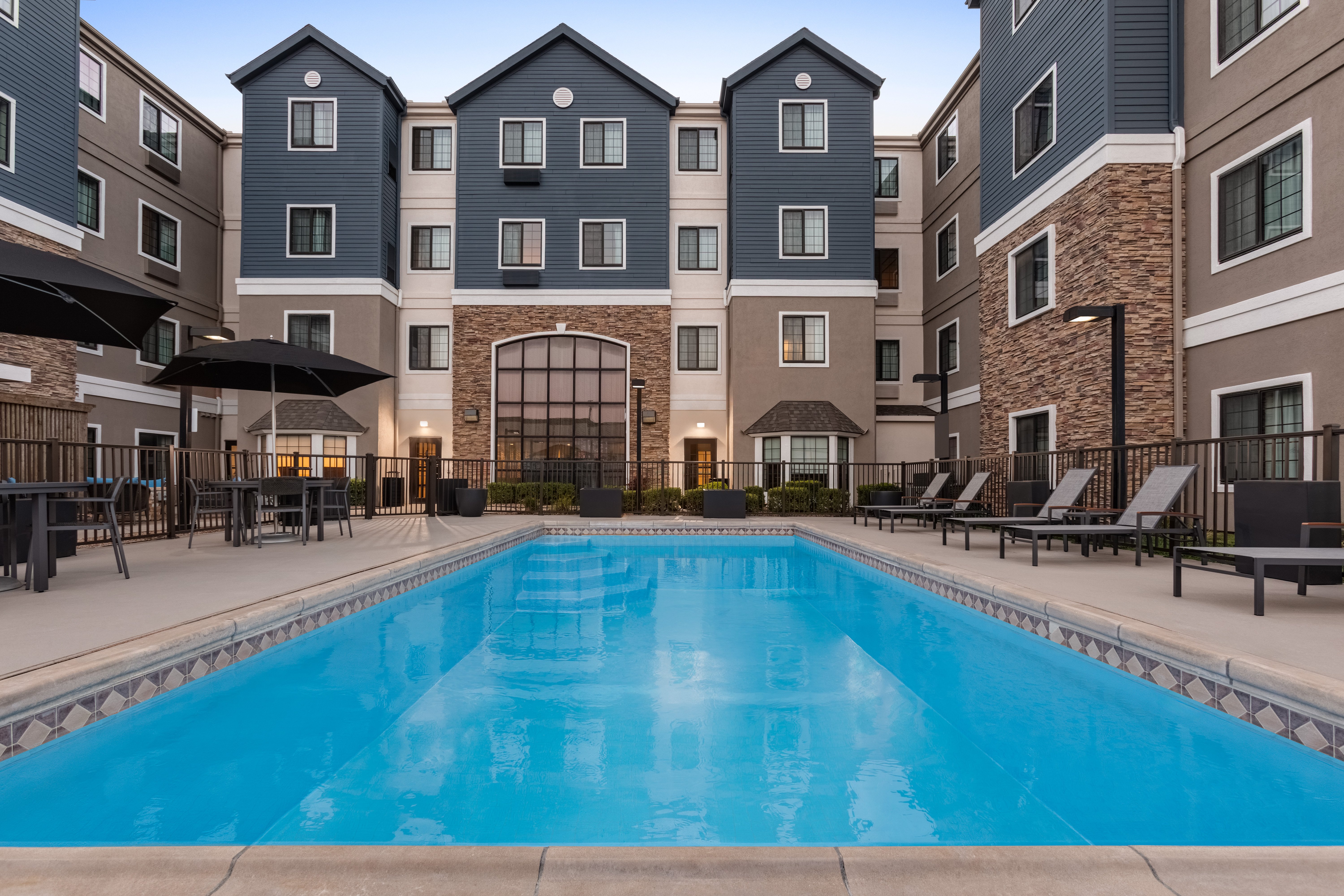 Staybridge Suites Wichita 75/79