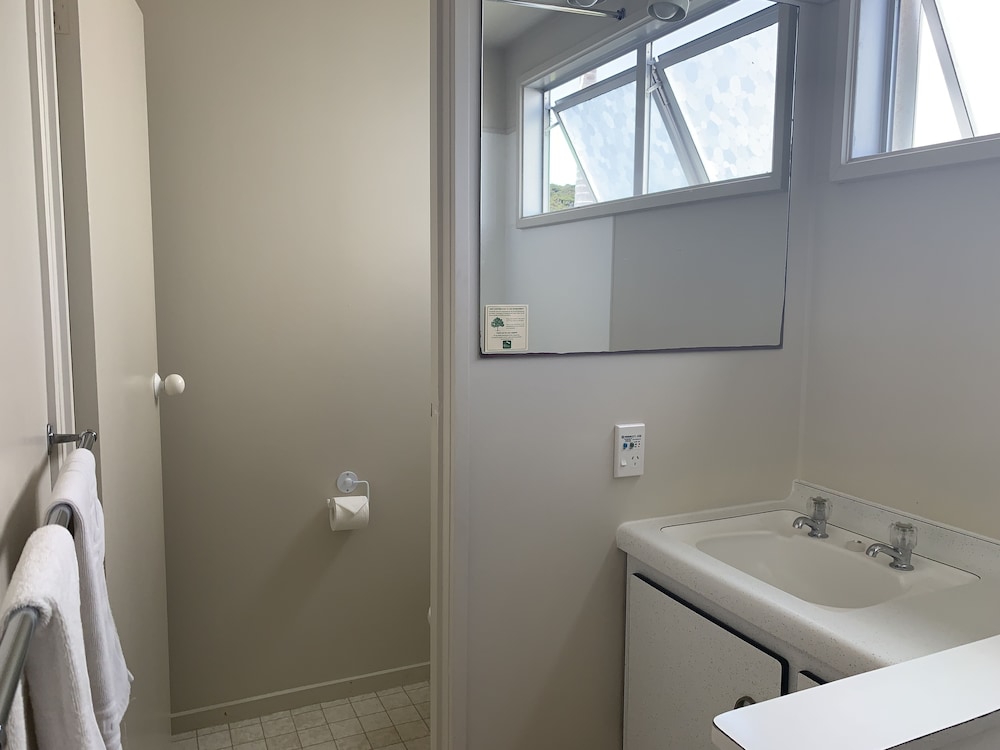 Aloha Seaview Resort Motel 10/68