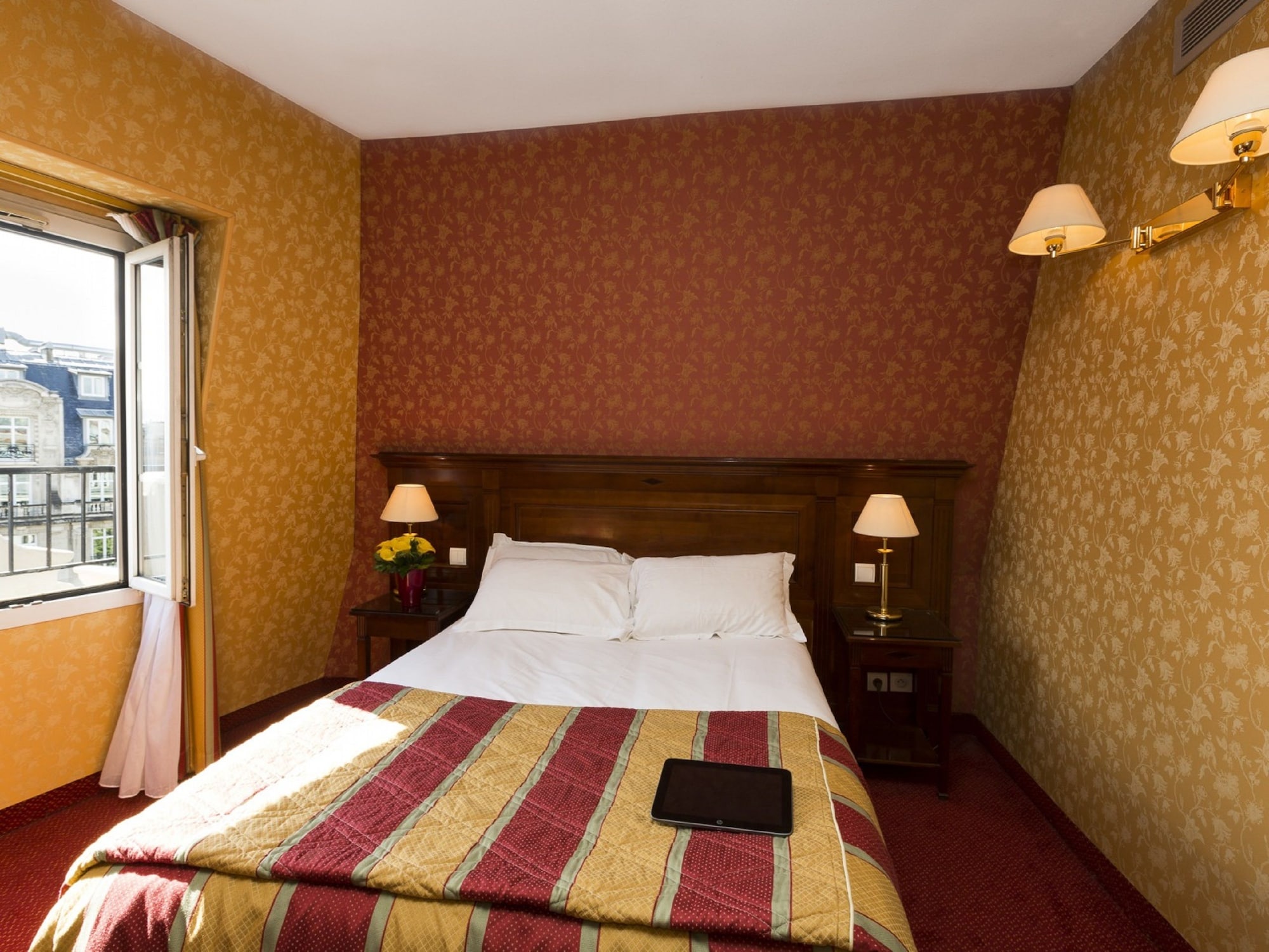 ROOM, SINGLE