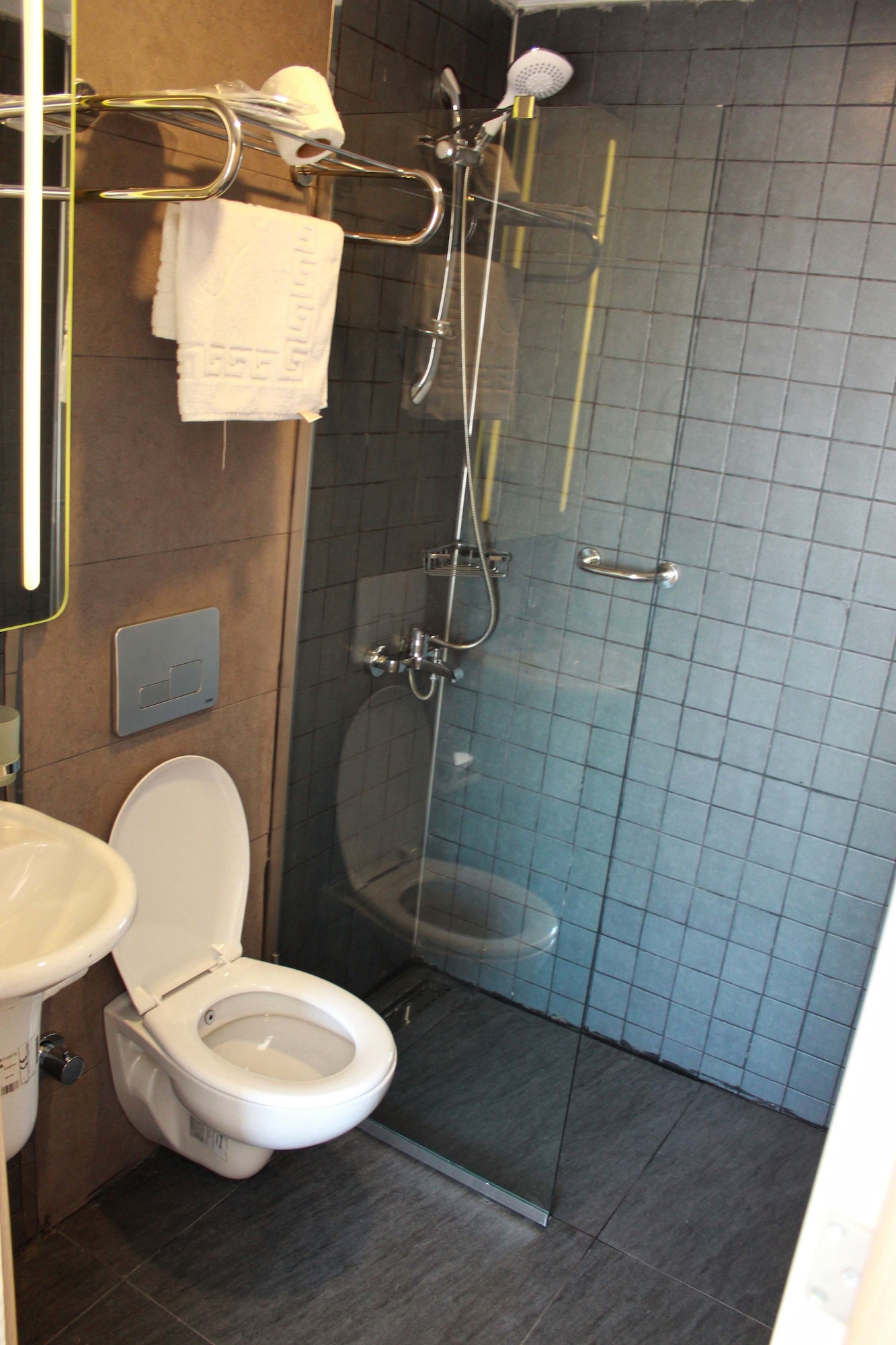ECONOMY, BASEMENT, DOUBLE BED