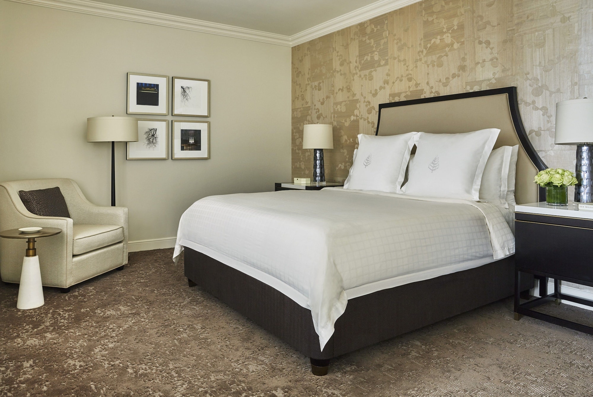 PREMIER, SUITE, KING BED, WEST WING