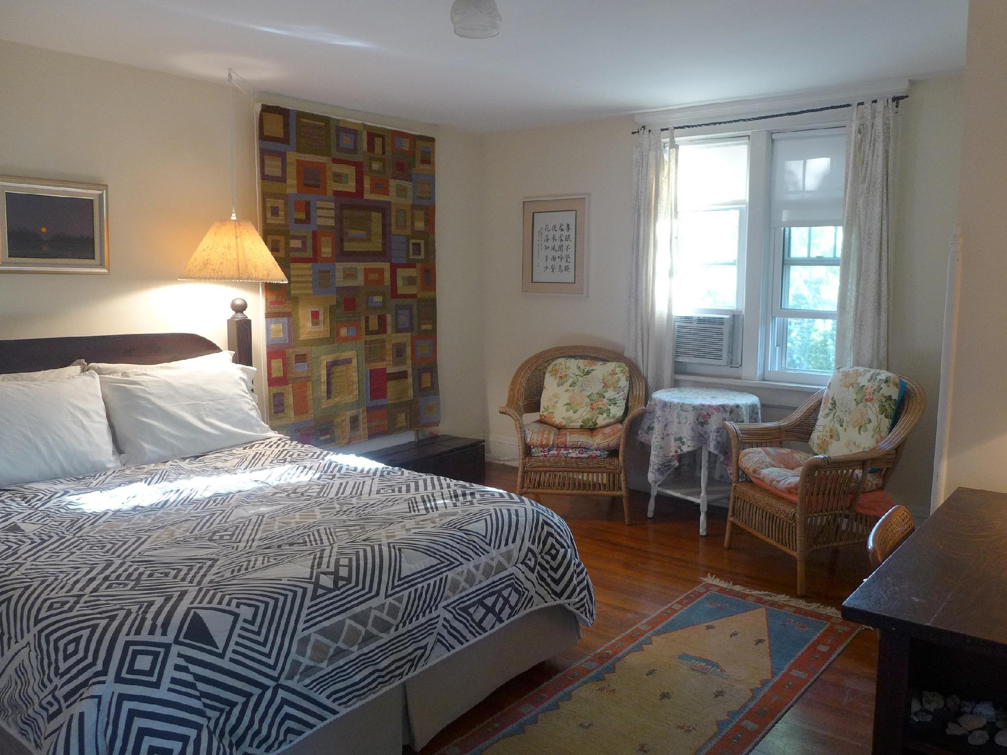 Room, Queen Bed, Garden View, Shared Bathroom, South Wing