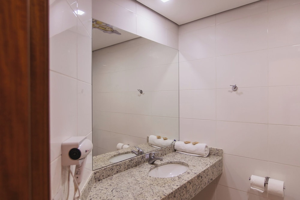غرفة عائلية ثلاثية بسرير مزدوج وسرير فردي، Hotel Euro Suite Sao Jose do Rio Preto by Nacional Inn 3/3