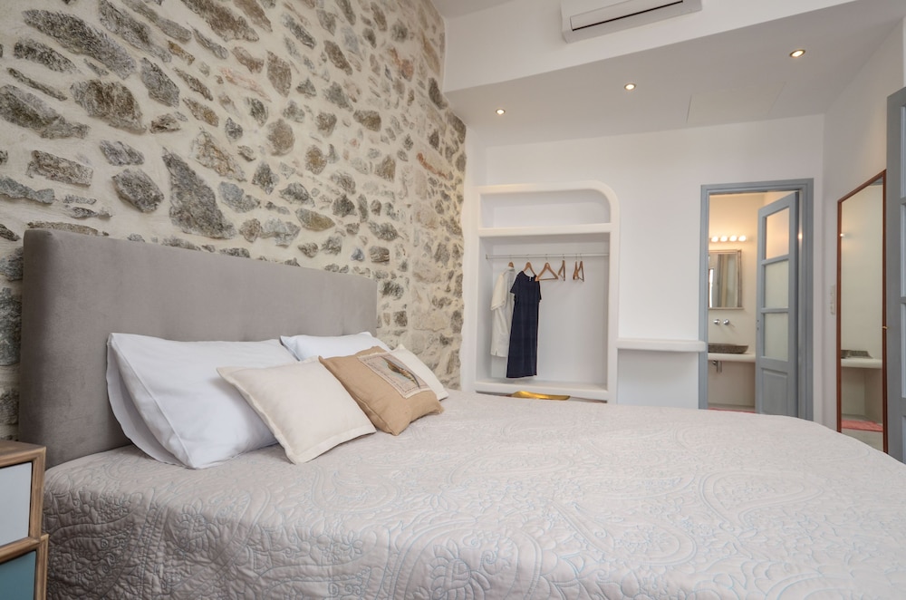 Naxos Center Houses 13/50