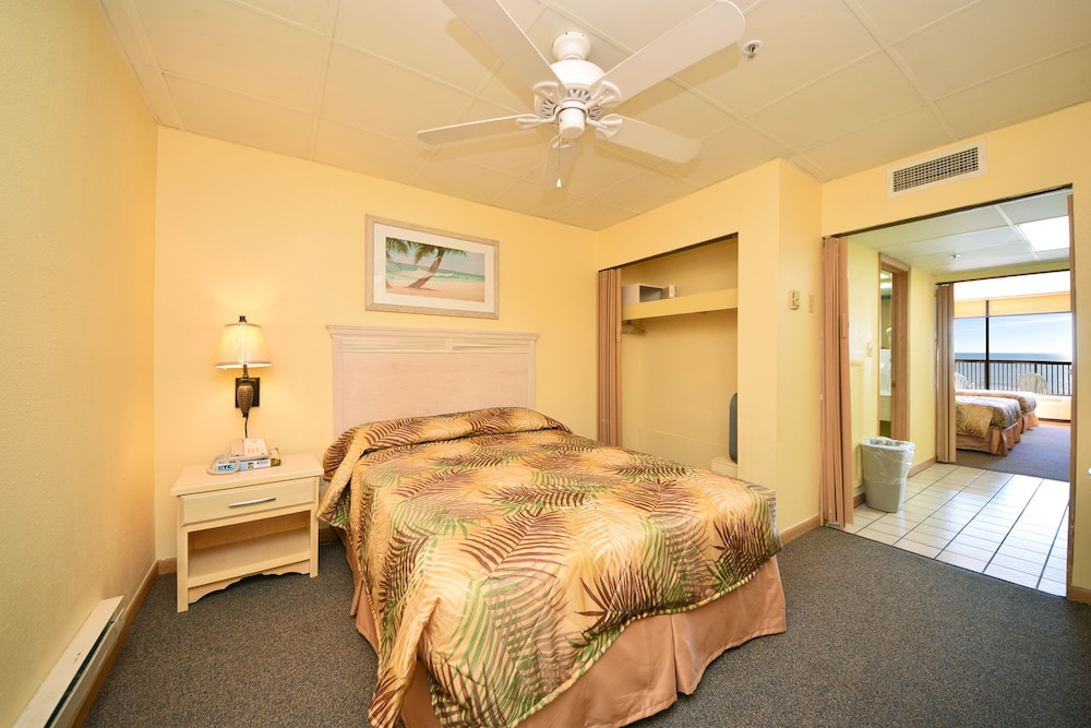 2 Bedrooms, Efficiency, Suite, 3 Queen Beds, Ocean Front