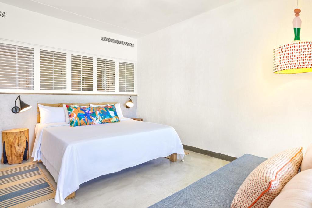Couple Deluxe with Partial Seaview