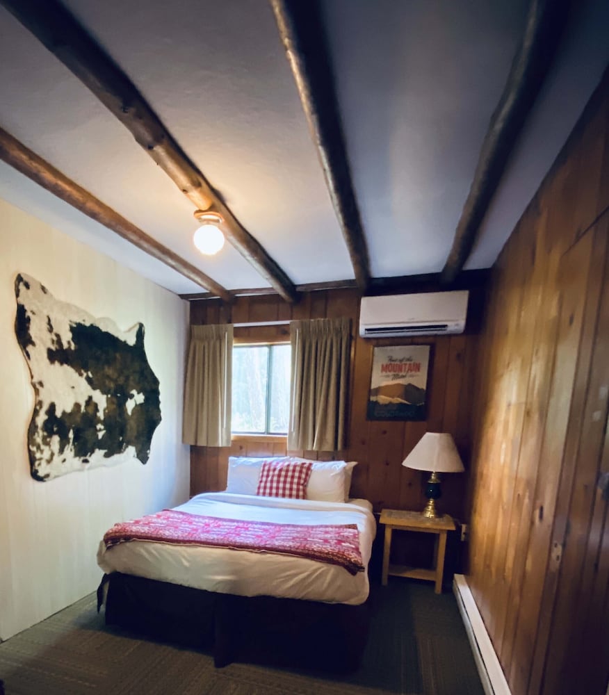 Foot of the Mountain Motel 35/71