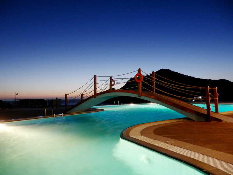 Royal Beach Hotel 50/53