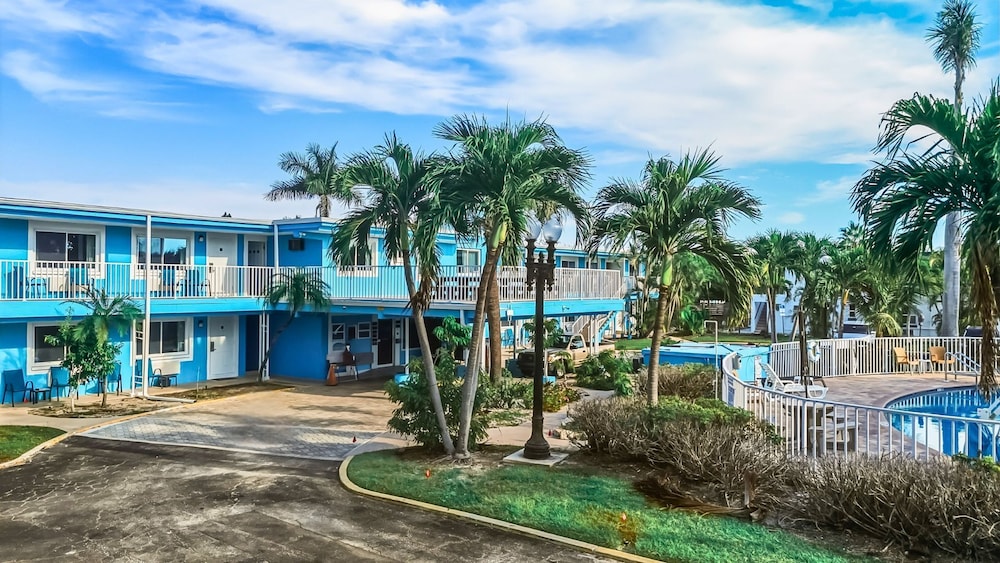 The Bayside Inn Marina 57/68