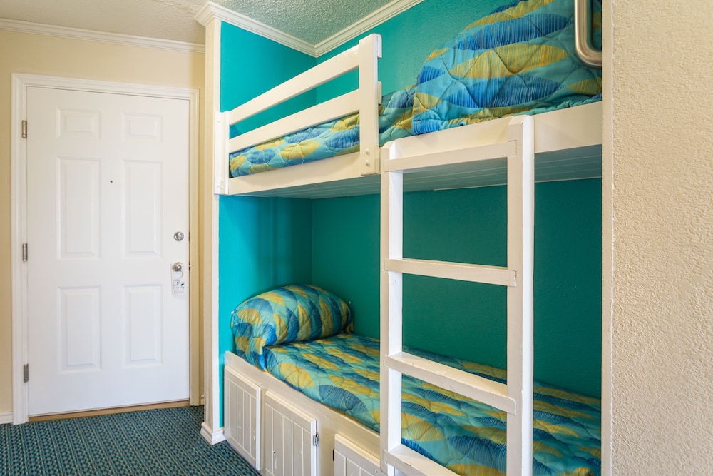 Casa Del Mar Beachfront Suites 60/82