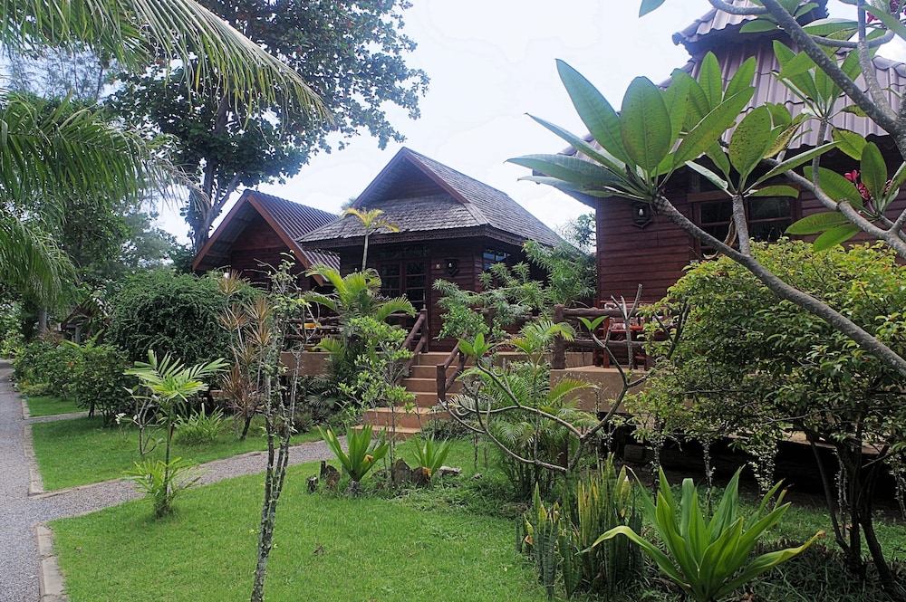 Thai House Beach Resort 44/50