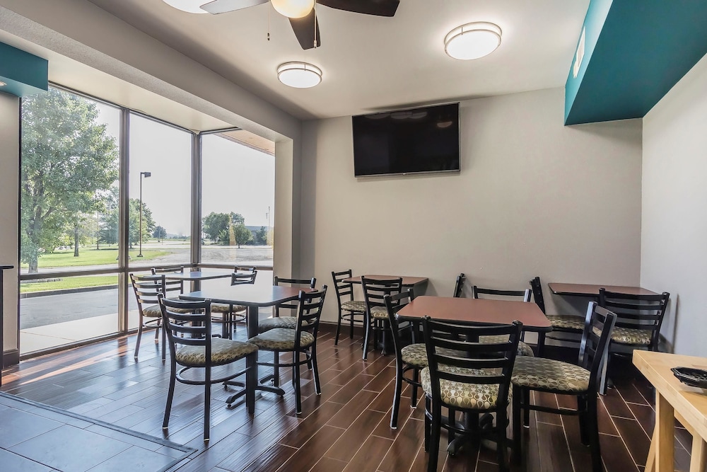 Quality Inn Charleston - Sikeston 30/36