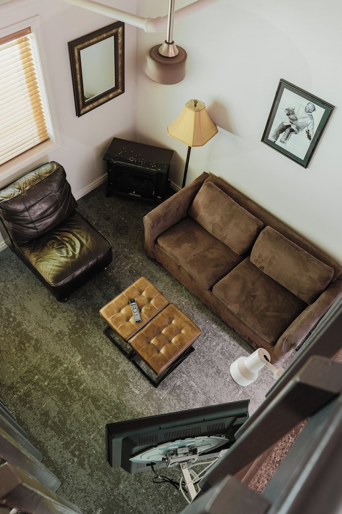 Crystal Mountain Hotels 37/50