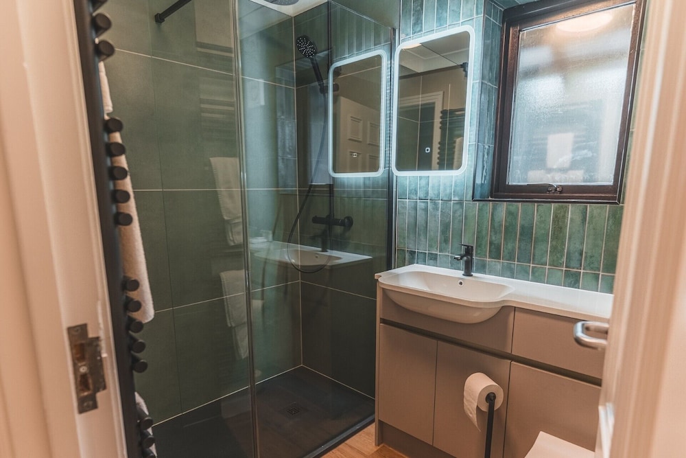 EX. BEST WESTERN WATERLOO HTL LDG 47/50