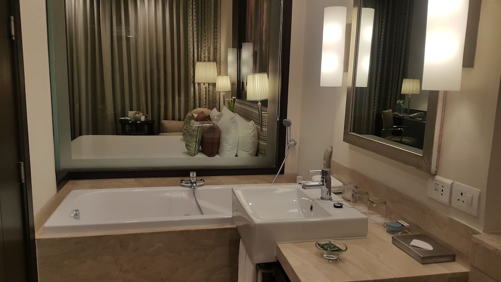 Radisson Noida 68/69