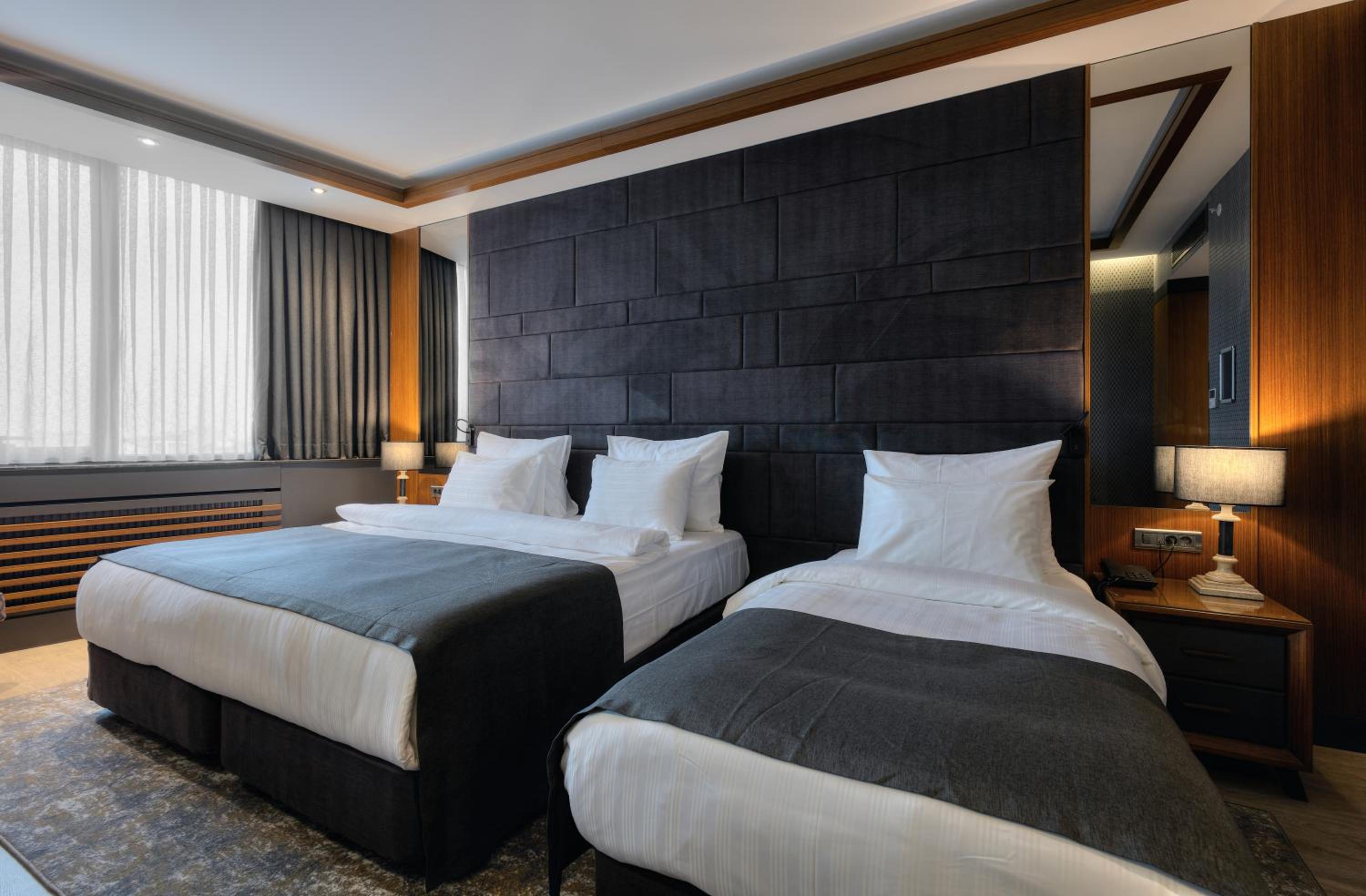 Standard, 3 Beds, Square View