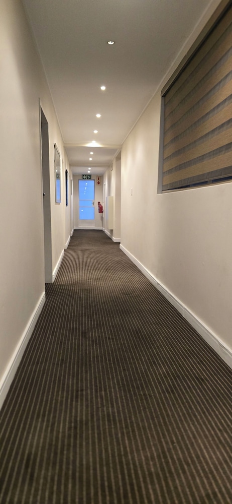 Ascot Boutique Hotel 52/55