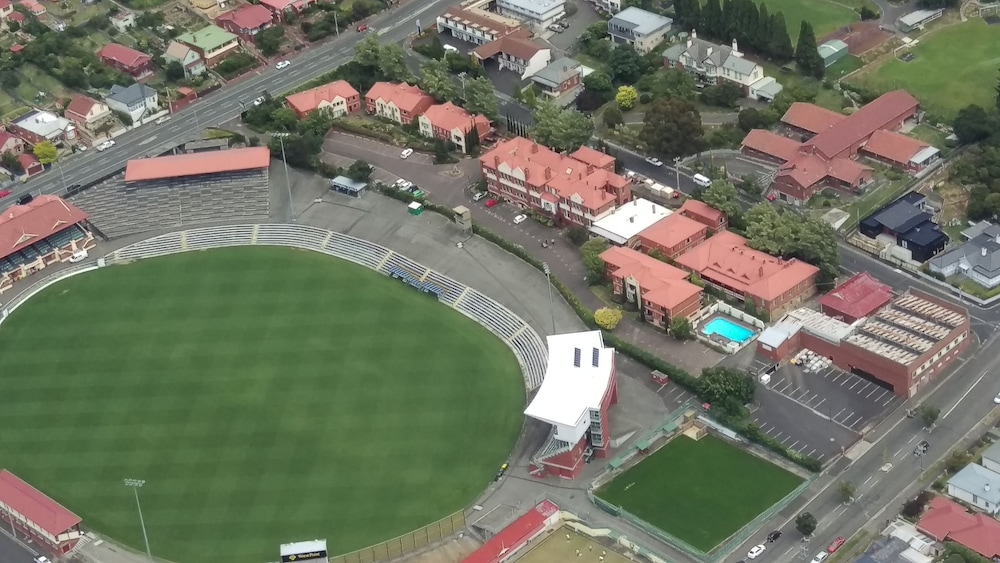 RYDGES HOBART 5/67