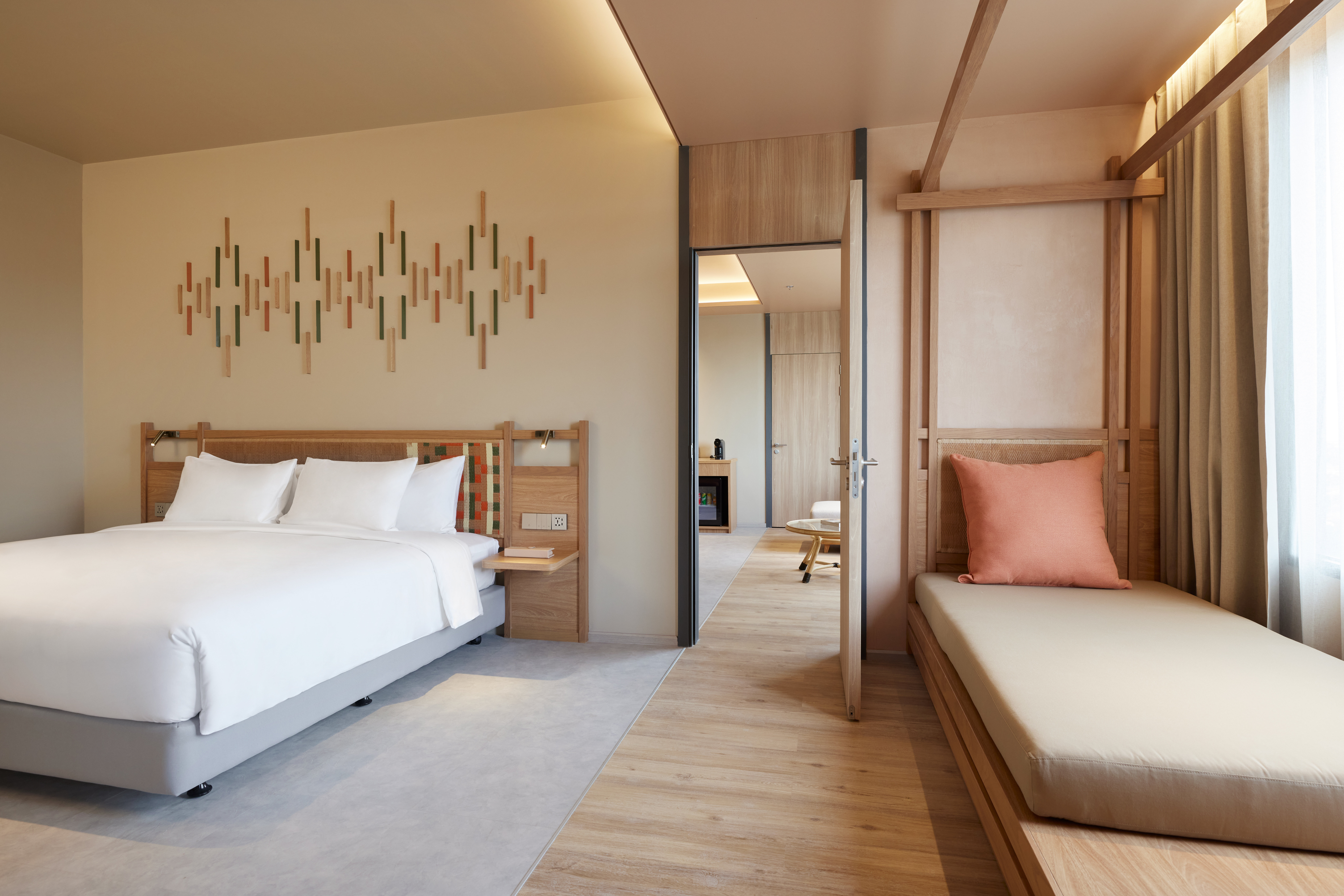 EXECUTIVE, SUITE, KING BED