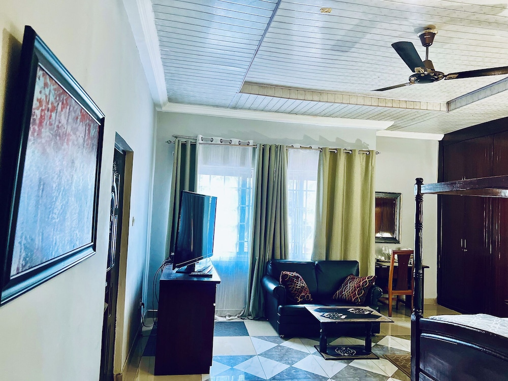 Coconut Pointe Beach Resort 24/50