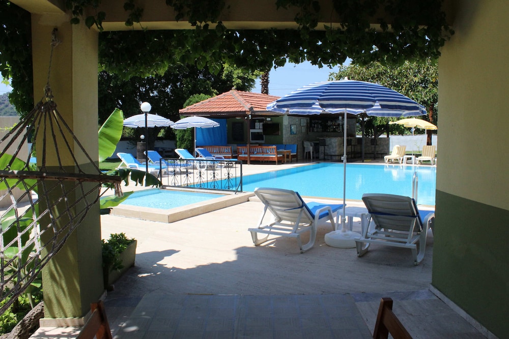 Adilan Villas and Apartments 40/50