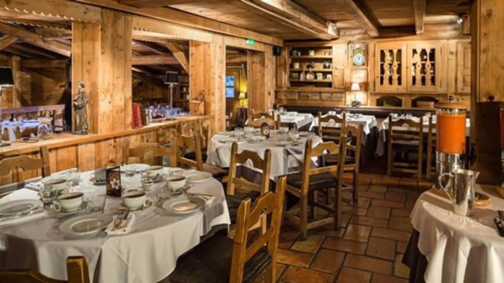 Hôtel Le Fer à Cheval 32/50