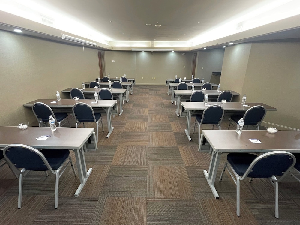 HOLIDAY INN EXPRESS CLEVELAND DOWNTOWN 50/59