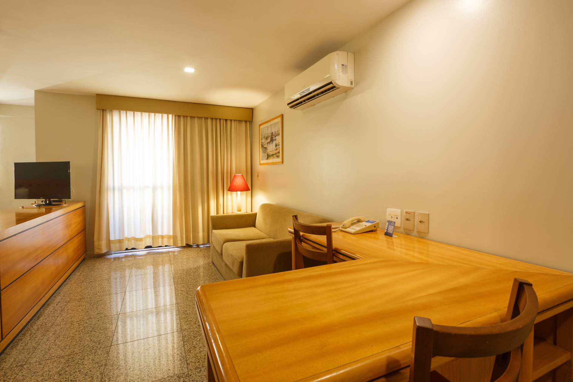 Deluxe, Double Bed, Side View، Blue Tree Towers Fortaleza Beira Mar 2/5
