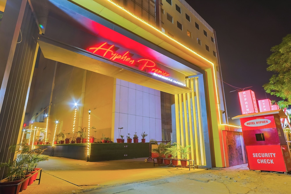 Hyphen Premier Hotel 1/50