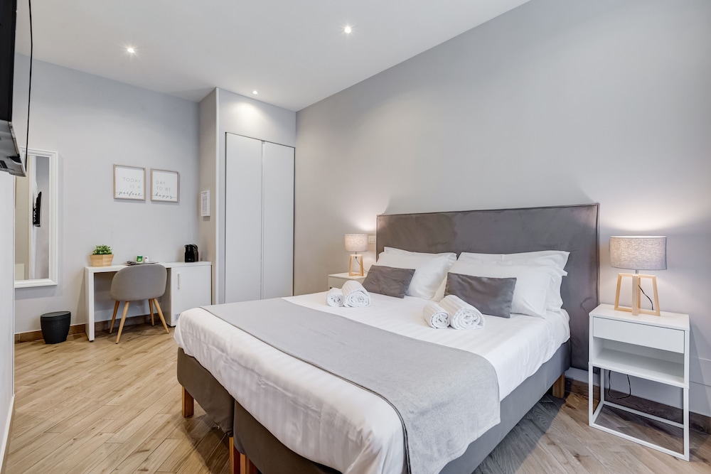 Colonna Luxury Suites 8/29