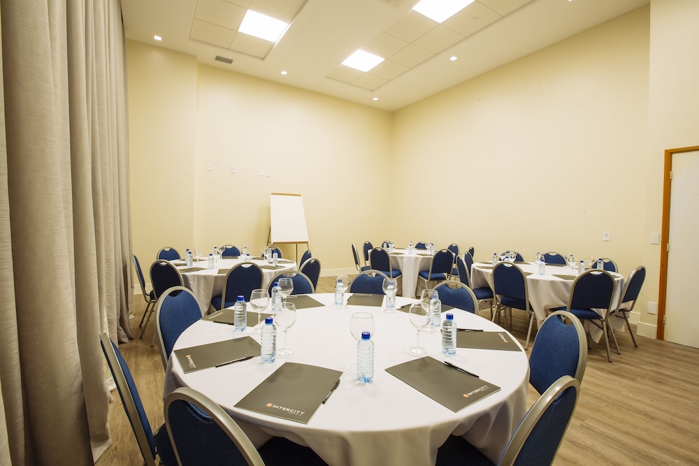 Hotel Intercity Suape Costa Dourada 40/47
